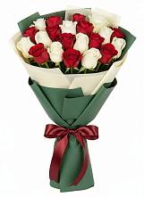 Букет Микс из красных и белых роз в Воровсколесской