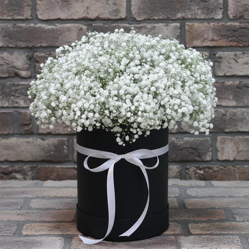 Цветочная композиция из Гипсофила в шляпной коробке в Воровсколесской