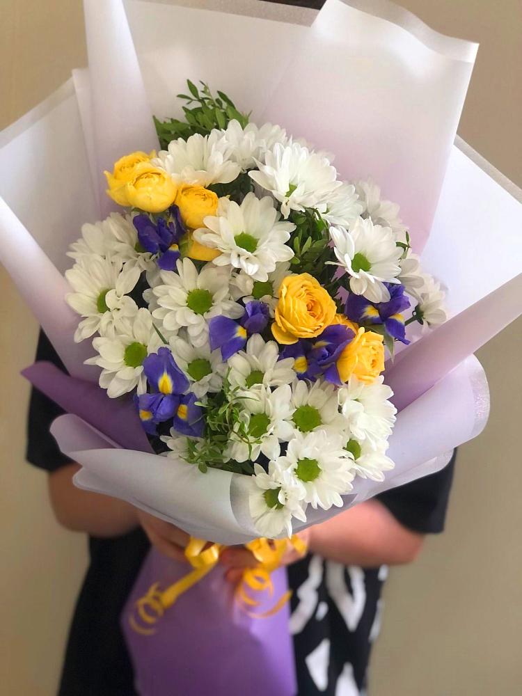 Букет цветов из: Ирисы, Хризантемы и Розы в Воровсколесской