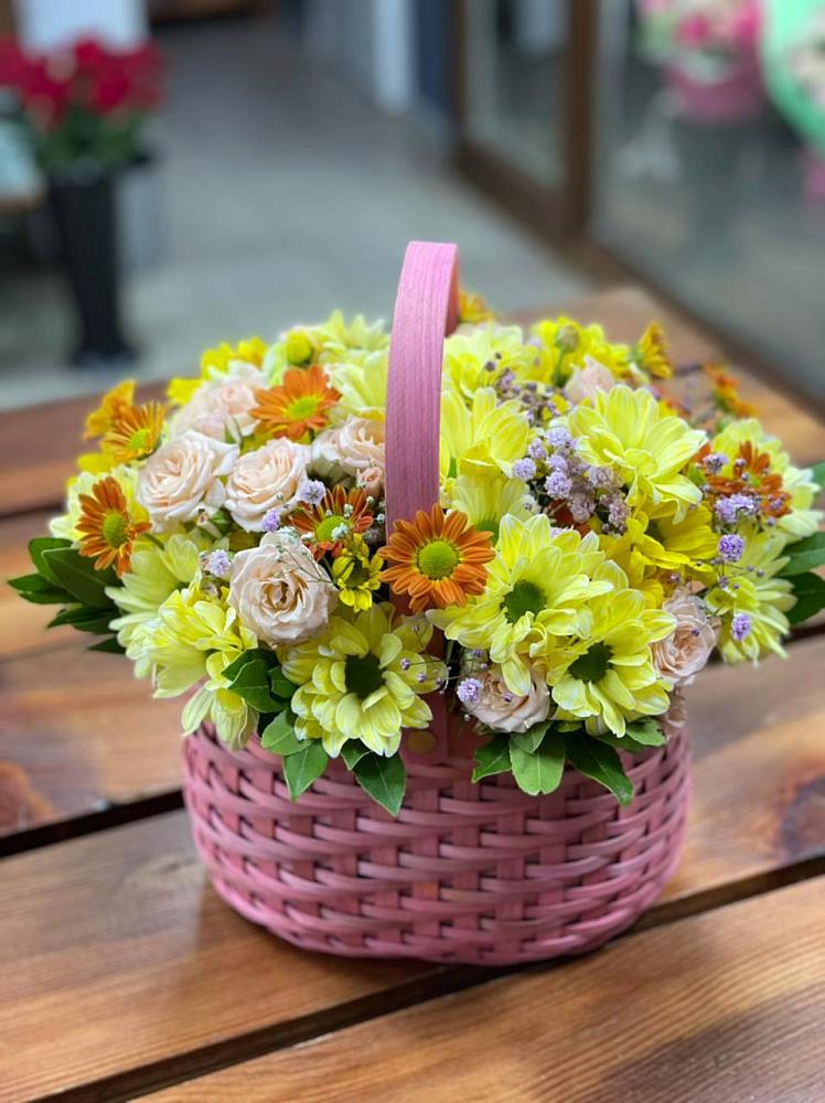 Цветочная композиция из Хризантемы и Розы в корзине в Воровсколесской