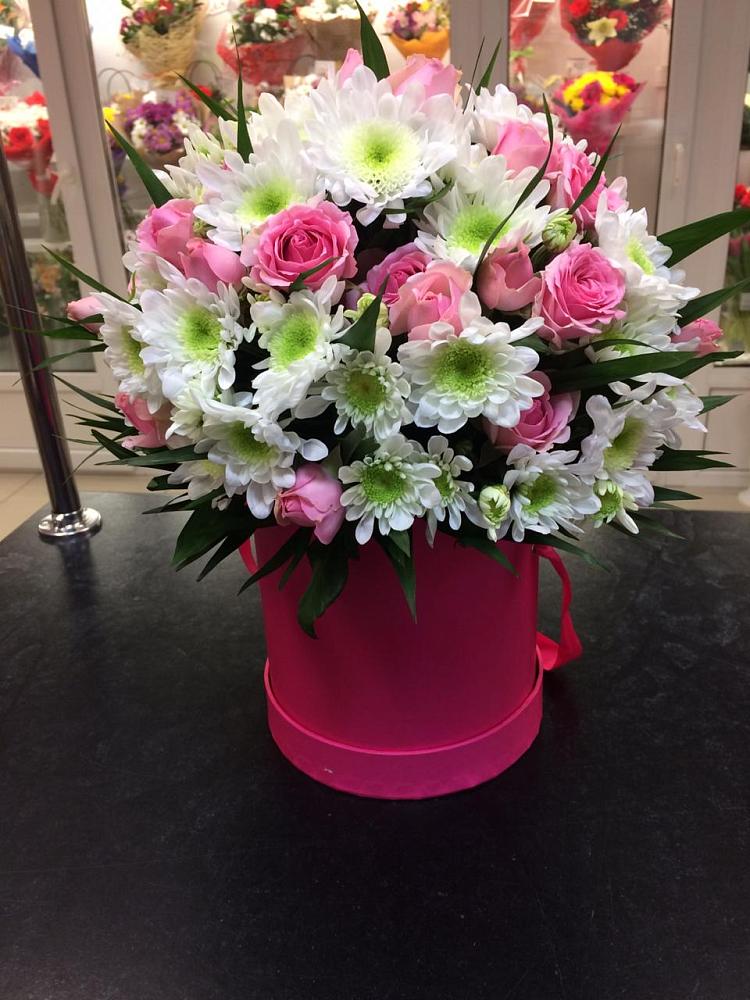 Цветочная композиция из Розы и Хризантемы в шляпной коробке в Воровсколесской