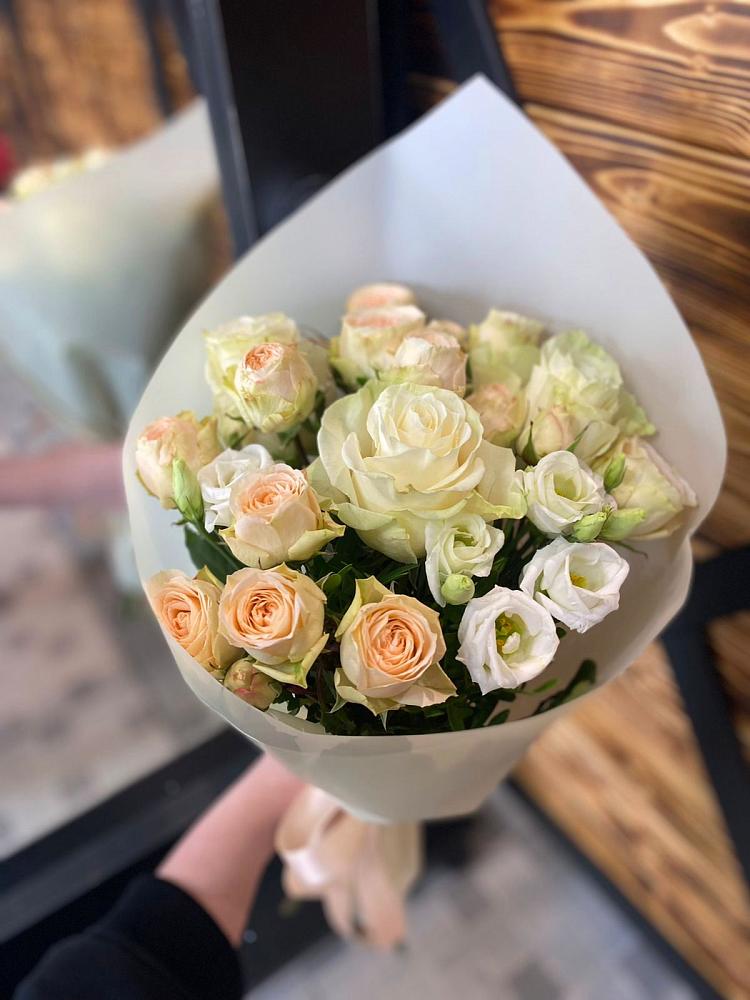 Букет цветов из: Розы и Лизиантусы в Воровсколесской